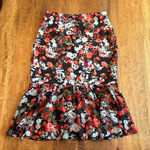 Floral midi skirt. BCBGeneration skirt. Size 6. - Picture 1 of 5